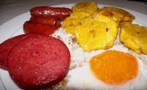 Desayuno típico dominicano desde RD$60 pesos y damos agua gratis